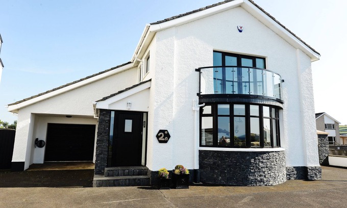 Bushmills Casa | Outstanding location, sea views, spacious detached house with private garden