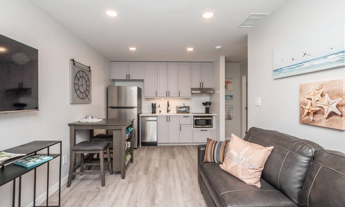 San Diego County Casa | Outstanding Location - Come Relax and Stay at the Beach