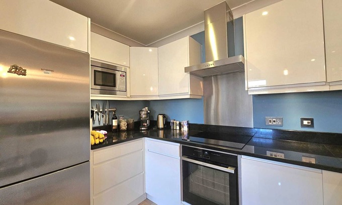 Surrey Docks Apartamento | Outstanding Riverside 1-bed flat by the Thames in private residential