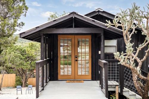 Leander Casa | Outstanding Modern Cabin with Spectacular Outdoor and Indoor Areas in Texas
