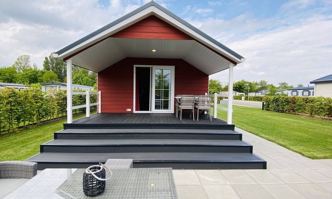 Ouwerkerk Casa | Ouwerkerk, Schouwen-Duiveland 4-person lodge on cozy campsite