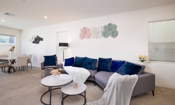 Upland Casa | Over 2000 SQFT House, Gym, Pool