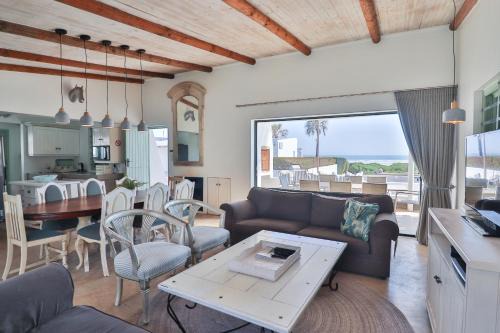 Paternoster Casa | Over the Moon