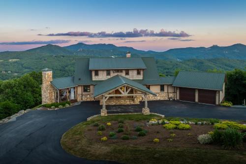 Banner Elk Casa | Over the Top