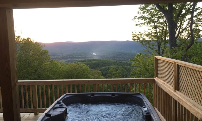 Rileyville Casa | Overlook Mountain Supercabin