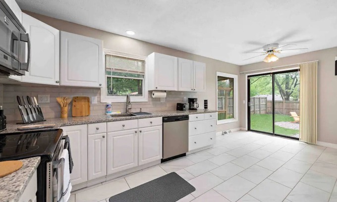 Merriam Casa | Overnight.