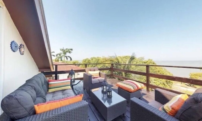 Belize City Apartamento | Oversized Perfect Seaview Penthouse Loft Apartment