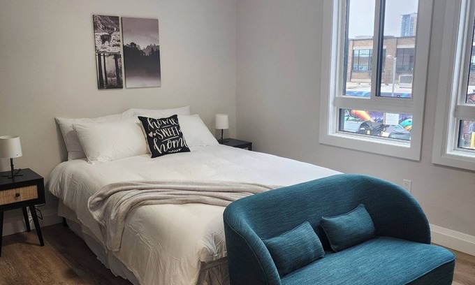 Kitchener Apartamento | Oversized Trendy Studio Unit in Prime Downtown location