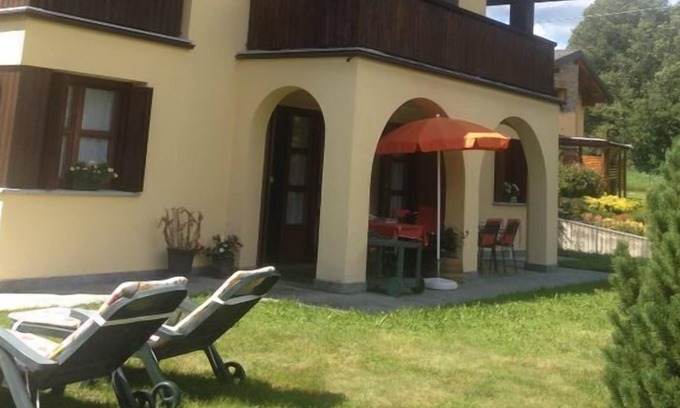 Cremeno Chalet De Esquí | Descripción villa consta de tres apartamentos independientes con jardín privado