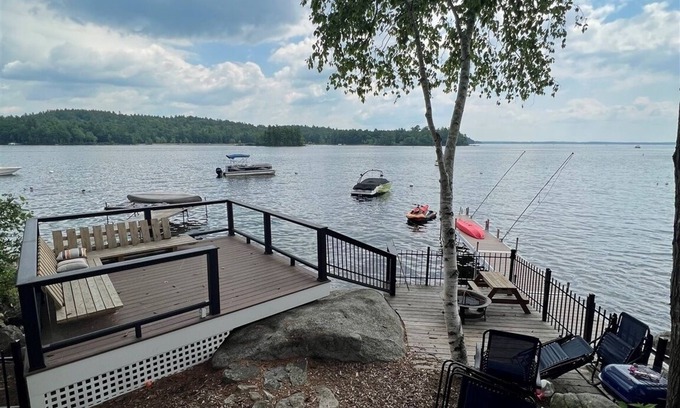 Sebago Casa | Overwater Views Limit 10 3 Bedroom Home by RedAwning
