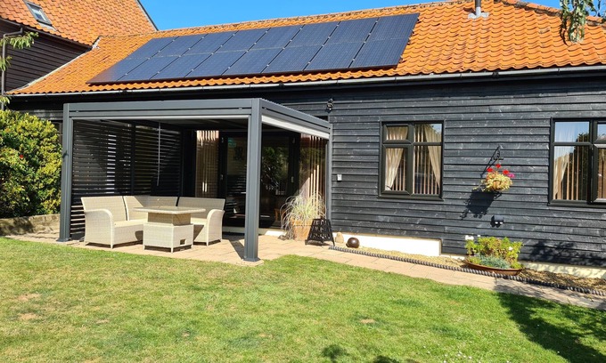 Norwich Casa | Owl Barn, Sisland - spacious apartment