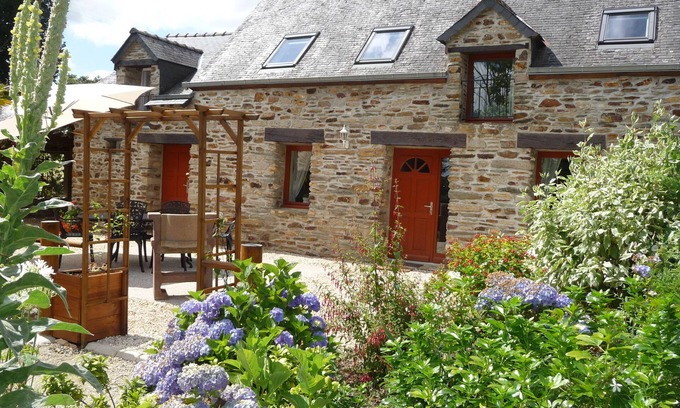 Pleugriffet Cabaña | Owl Cottage renovado casa, piscina climatizada, con capacidad para 6 personas