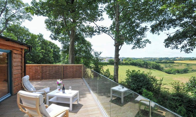 Liskeard Cabaña | OWL LODGE, character holiday cottage, with a garden in Menheniot
