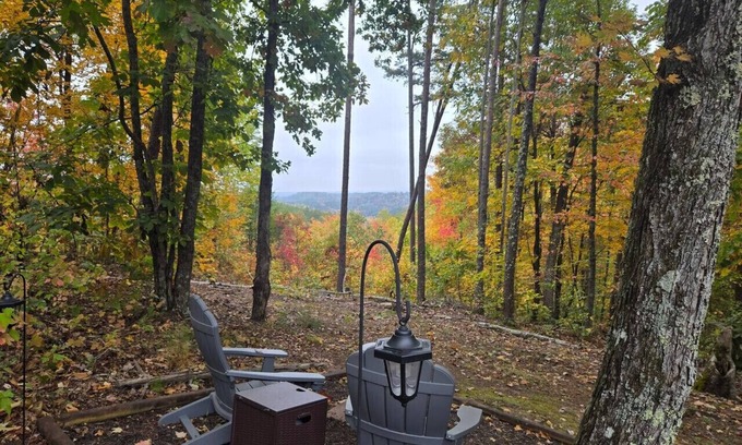Sevierville Cabina | Owl Take the View ¡Wi-Fi gratis, sauna y bañera de hidromasaje para una escapada en pareja!