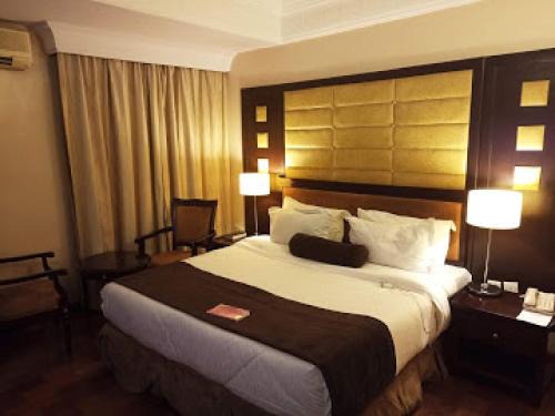 Ibadan Cabina | Owu Crown Hotel - Deluxe twin Bed Room