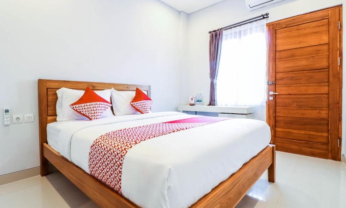 Taman Griya Hotel | OYO 1200 Kencana Residence