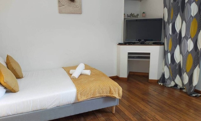 Miroir - Batignolles Apartamento | Oyon T1 * Near train station * Parking * Fiber