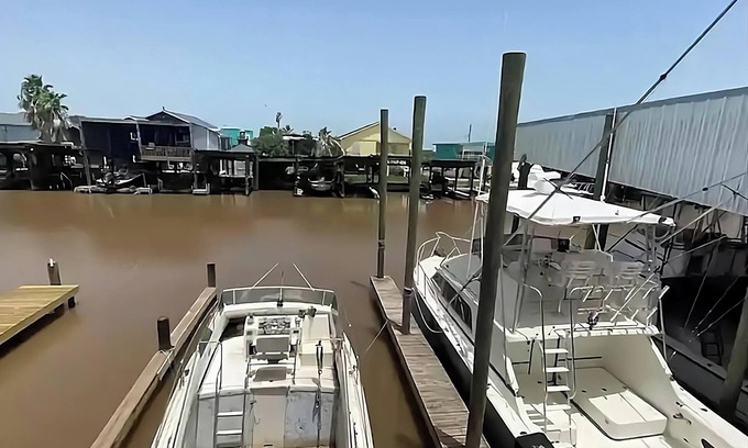Freeport Cabaña | Oyster Creek Fishing Getaway+On Canal+2BD1BA King