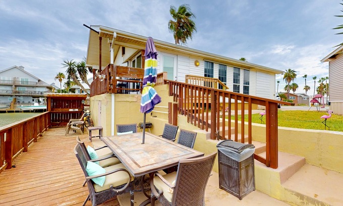 Port Isabel Casa | Oyster Drive Bungalow | House in Port Isabel with SpaceX Views!!