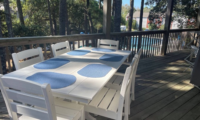 Colington Condominio | Cubierta grande de Oyster Pointe Soundside con vista a la piscina