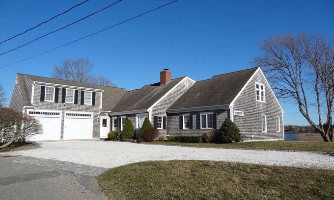 West Chatham Casa | Oyster Pond Waterfront - Chatham, Massachusetts