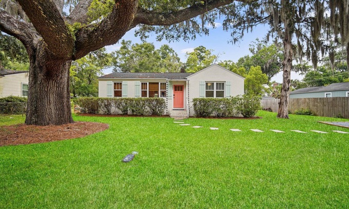 Pigeon Point Casa | "Oystercatcher" Great location in Pigeon Point. Walk/bike to historic downtown