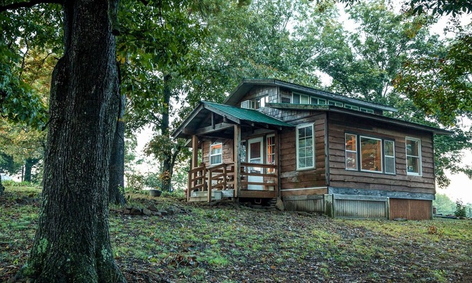 West Fork Cabina | Acogedora cabaña (con vistas) cerca de Fayetteville y Devil's Den Park