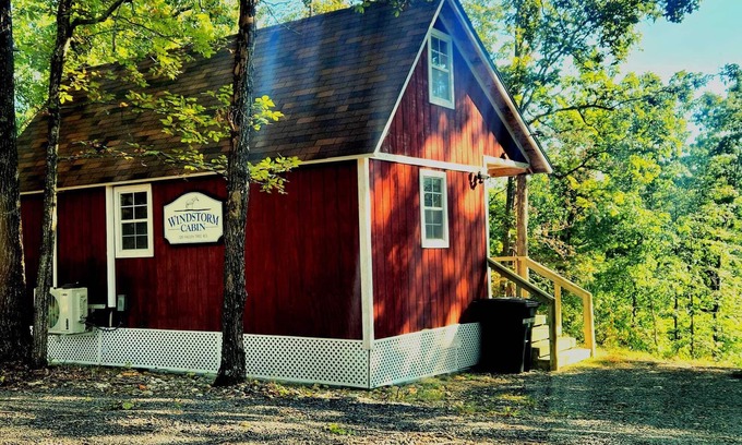 Marshall Cabina | Ozark Mountain Views! Pet-friendly Cabin w/Jacuzzi Tub on 5 Acres
