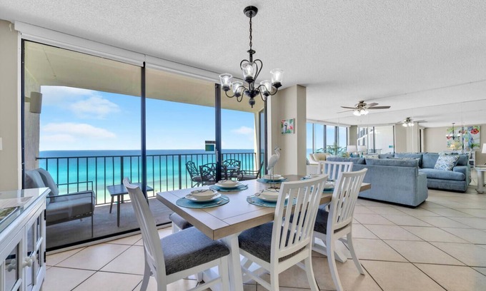 Panama City Beach Condominio | OZsome Beach Retreat ~ Edgewater Tower 2 ~ 2 Bed + Bunks ~ Beachfront Sleeps 10