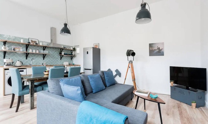 Belso-Ferencvaros Apartamento | Pál Loft: Classy 2-bedroom Bright Budapest Retreat at Corvin
