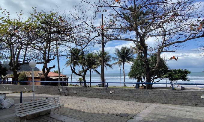 Tombo Apartamento | Pé na areia do Guarujá - Praia do Tombo (5-E)