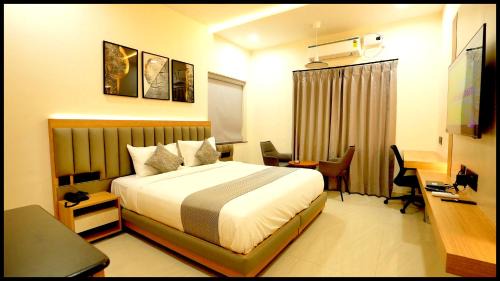 Indore Casa | P A R K Guest House ! Premium Rooms With Family Retreat