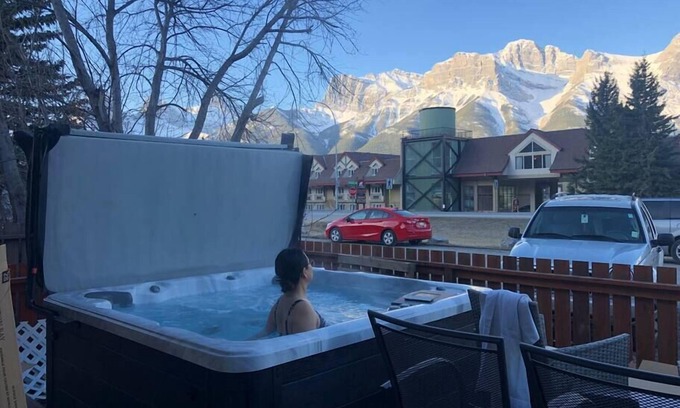 Teepee Town Casa | P1 - Private Hot Tub - 3 Bedroom Home - Mountain View