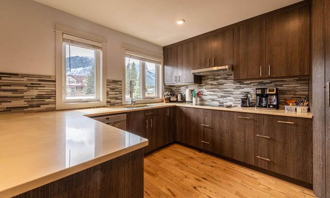 Teepee Town Condominio | P1 - Private Hot Tub - 3 Bedroom Home - Mountain View