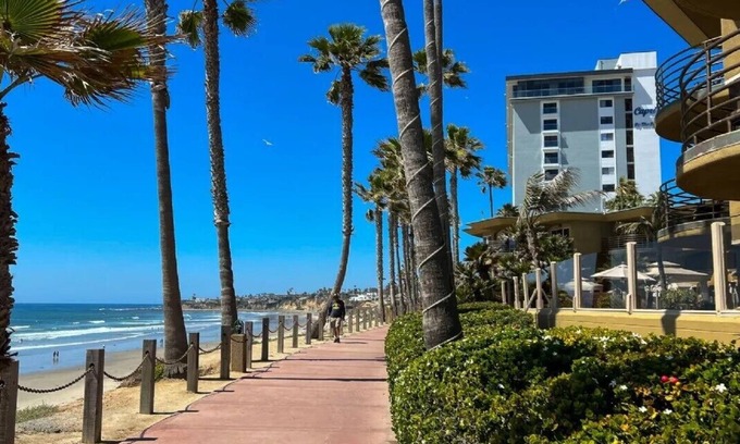 Pacific Beach Cabaña | Pacific Beach Cottage - 1 Block from the Ocean