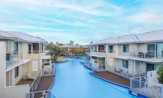 Salamander Bay Apartamento | Pacific Blue 244, 255 Sandy Point Rd - pool, aircon, linen and resort features