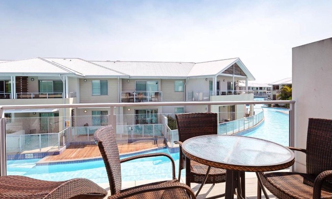 Salamander Bay Apartamento | Pacific Blue 245-265 Sandy Point Rd - Dual Key Access, air conditioned unit with resort facilities and linen supplied