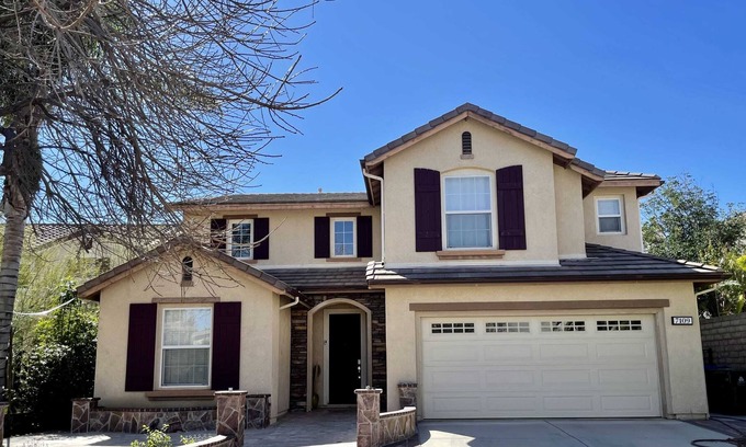 Calabasas Casa | Pacific Dreams West Hills. 6 BR 3 BA. Sleeps 10-12