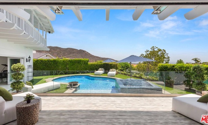 Pacific Palisades Casa | Pacific Palisades Idyllic Estate | 5 Bed | 5 Bath | Pool & Spa