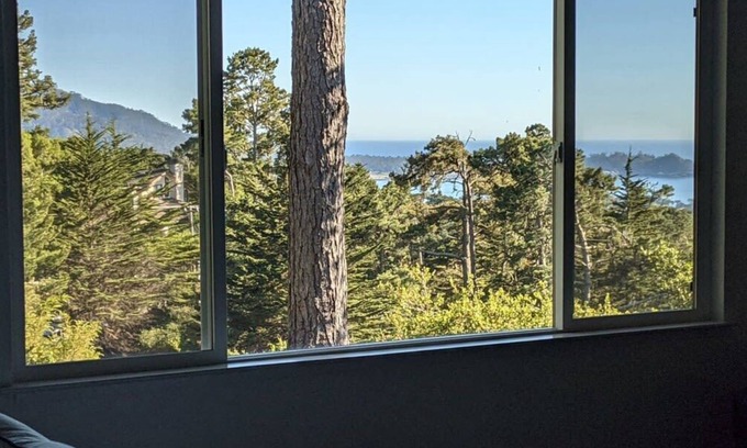 Carmel Woods Casa | Pacific Panorama: Stunning Ocean Views and Pacific Sunsets