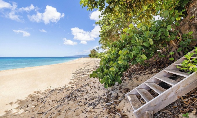 Hauula Casa | Pacific Pearl Beachfront Estate