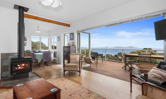Waipu Casa | Pacific Views - Langs Beach Holiday Home