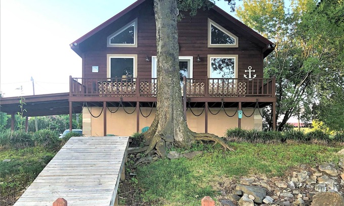 Counce Cabina | Paddlefish on the Tennessee River