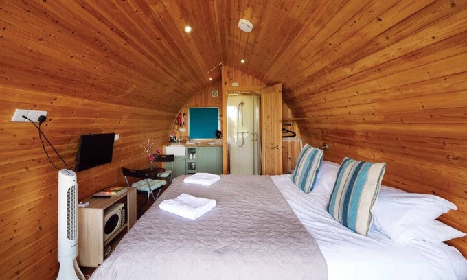 Oldwalls Cabina | Paddock Haven Pod on the Pond Romantic Cosy Retreat for 2