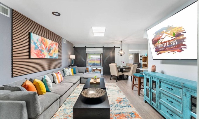 Sun City Apartamento | Painted cactus 2 bed w/hot tub