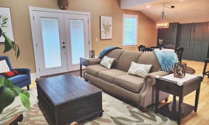 Hahira Apartamento | Painted Sky Homestead Apartment - A unique farm stay, near Moody and Valdosta!