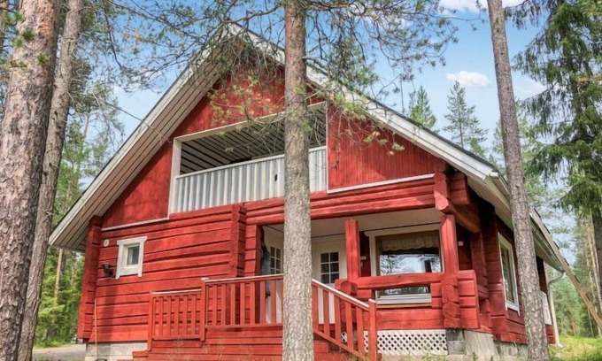 Kuusamo Casa | Pajalan hirsitupa by Interhome