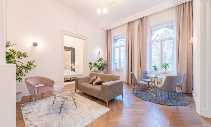 Corvin negyed Condominio | Palace Inn- Downtown