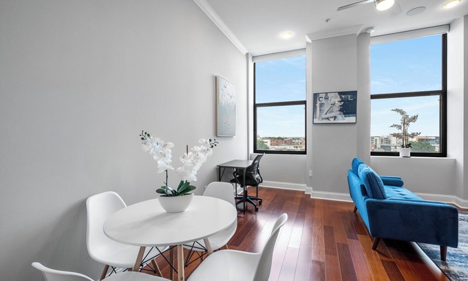 Olde Kensington Apartamento | Palatial 1BR w/ Rooftop Pool