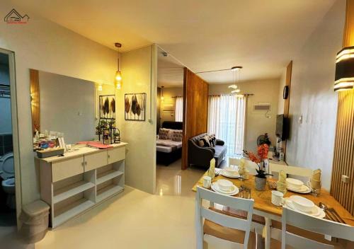 Puerto Princesa City Centre Apartamento | Palawan Vacation Home with Balcony, FREE Gym & Pool - B1 5Topaz